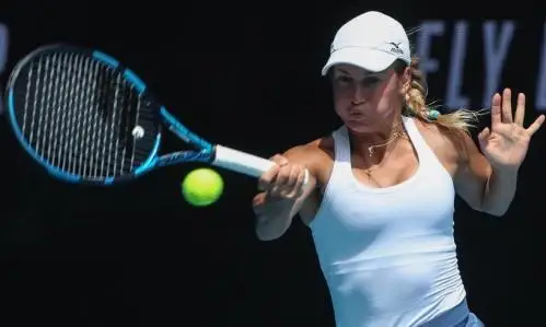 Юлия Путинцева стартовала с победы на турнире во Франции