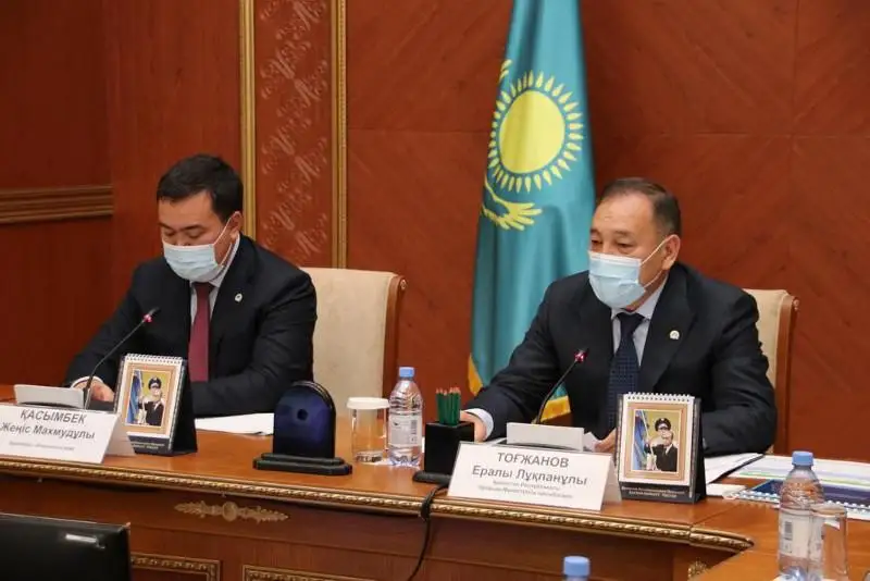 Вице-премьер ознакомился с работой Центра крови, где будет располагаться основной хаб по хранению и распределению вакцины «Pfizer»