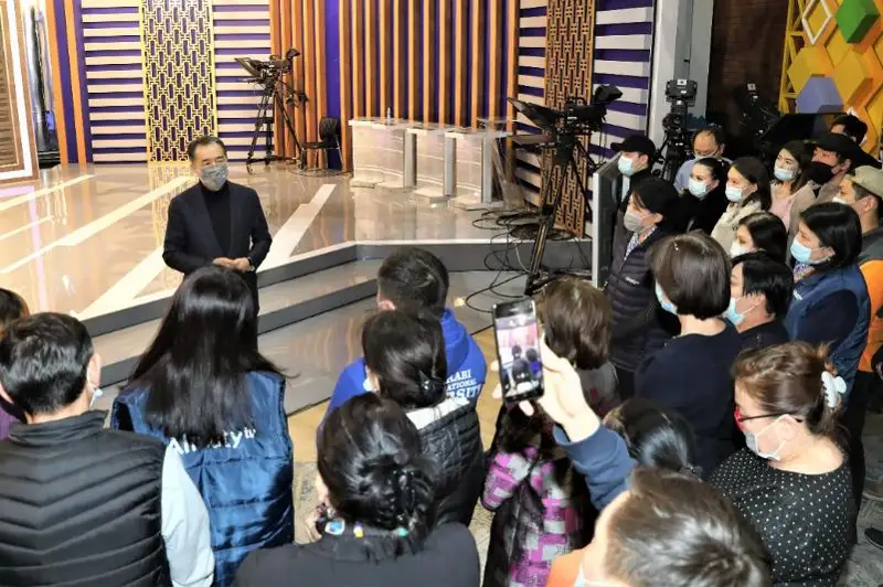 Аким Алматы поблагодарил журналистов за работу в сложное для страны время