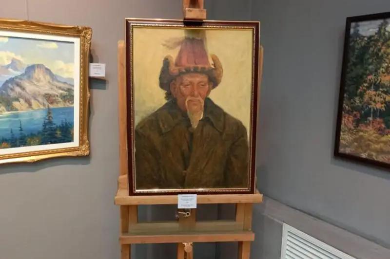 Портрет казахского аксакала из Монголии подарили музею в Семее