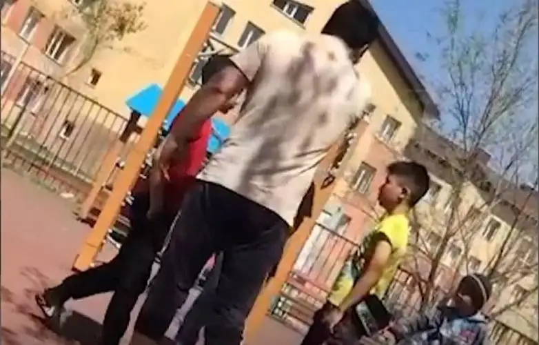 Раз на раз: астанчанин заставил детей драться друг с другом