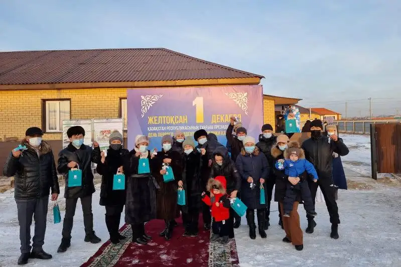 В День Первого Президента свыше 90 семей получили ключи от новых квартир в ВКО