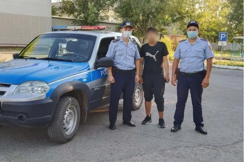 Двух тонущих подростков спасли полицейские в Аркалыке