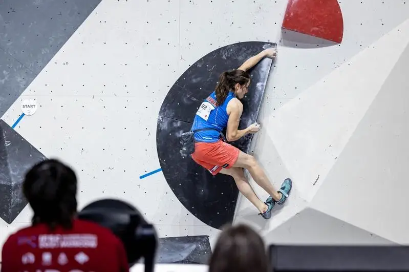 Этап Кубка мира по спортивному скалолазанию отменили в Корее