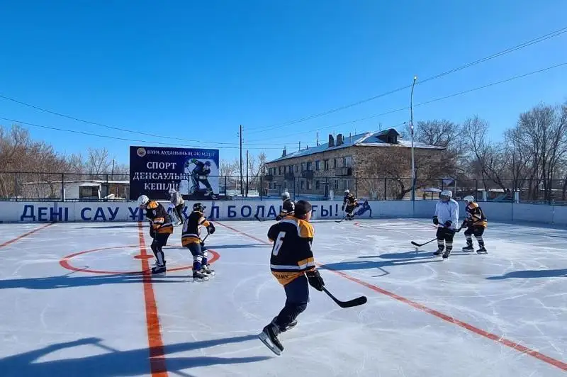 Ветераны хоккея провели товарищеский матч в Карагандинской области