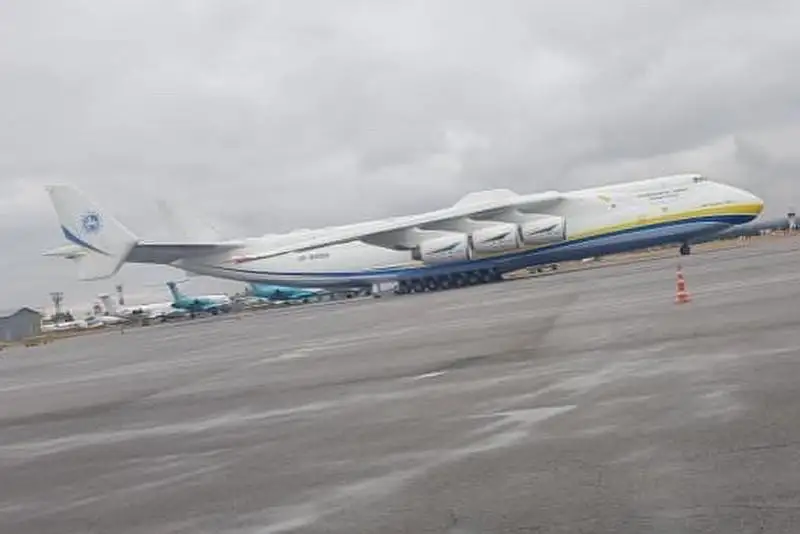 Самый большой самолет в мире летел над Алматы: появилось видео