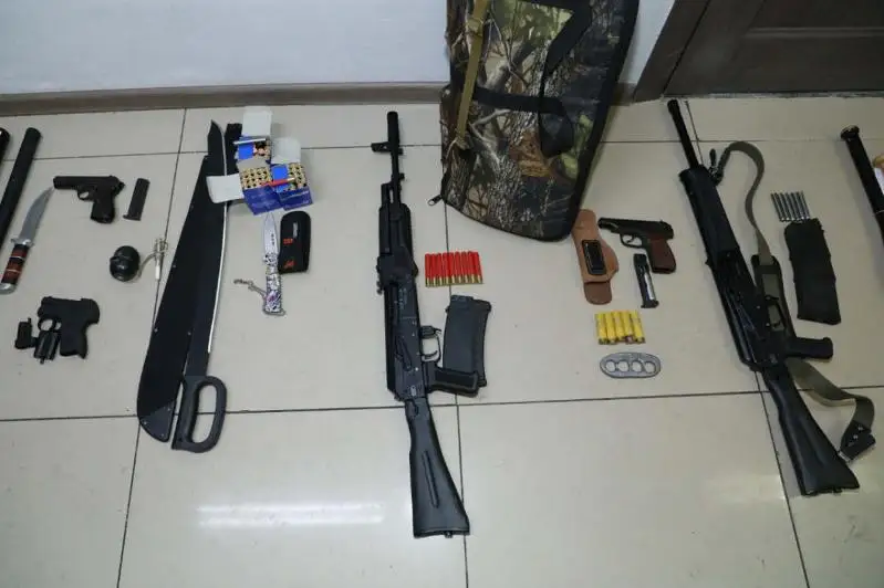 Оружие, бронежилет и боеприпасы изъяты в ходе проверок на блокпостах в столице