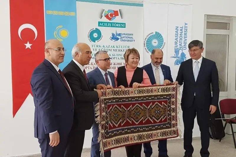 Qazaqstandyq JOO-lar shetelde qazaq tilin oqytý ortalyqtaryn ashyp jatyr