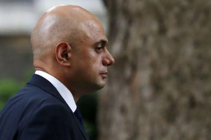 Британский министр здравоохранения заболел коронавирусом в легкой форме после прививки