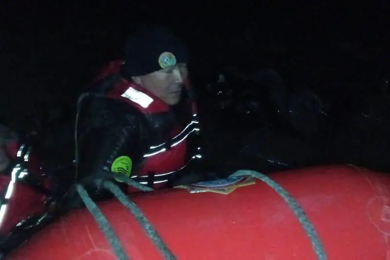 Двое рыбаков провалились под лед на Бухтарминском водохранилище