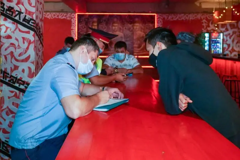 16 заведений за сутки нарушили карантин в Нур-Султане