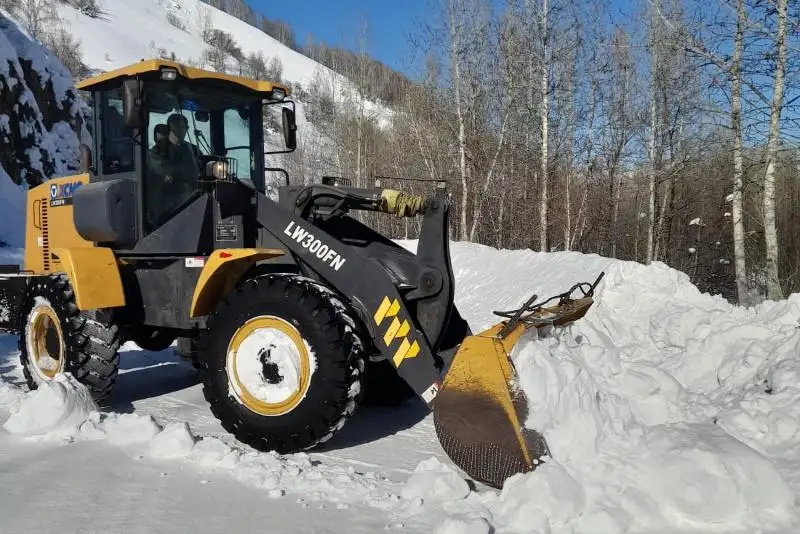 Лавиноопасные склоны очищают в ВКО