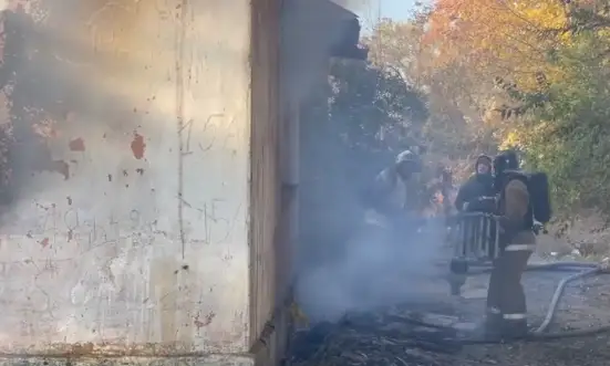 В районе военного городка в Актобе произошел пожар