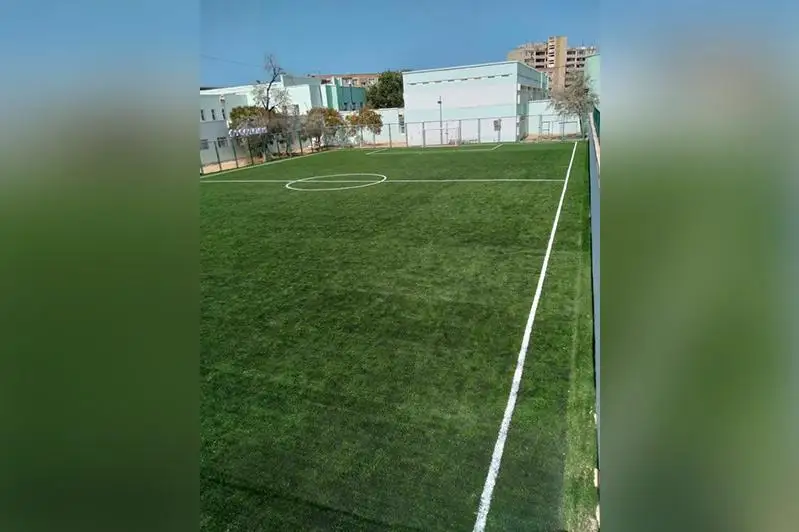 Aqtaýlyq kásipker bilim ordasyna sport alańyn syıǵa tartty
