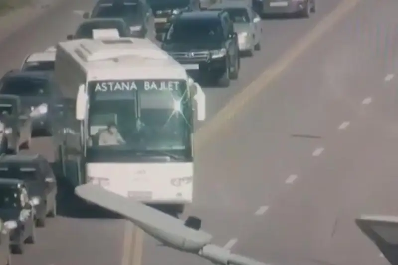 Водитель автобуса выехал на встречную полосу в столице