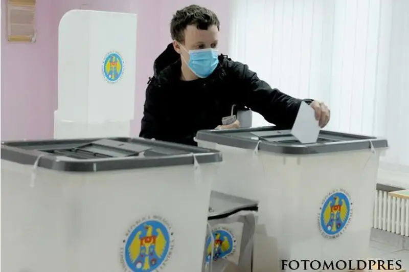 Досрочные парламентские выборы проходят в Республике Молдова