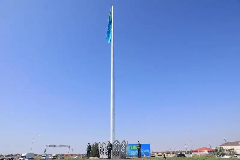 30-метровый флагшток установили в Актобе