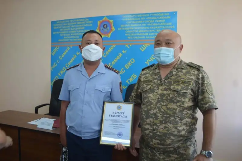 Тонущую в Иртыше девочку спас полицейский в Семее