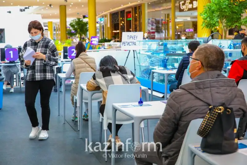 Как проходит вакцинация в торговых центрах столицы