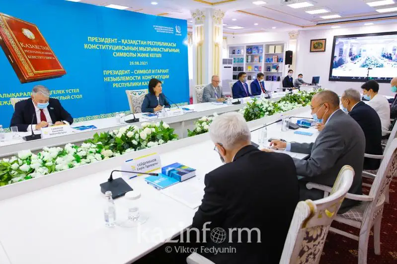 Международный круглый стол ко Дню Конституции прошел в Нур-Султане