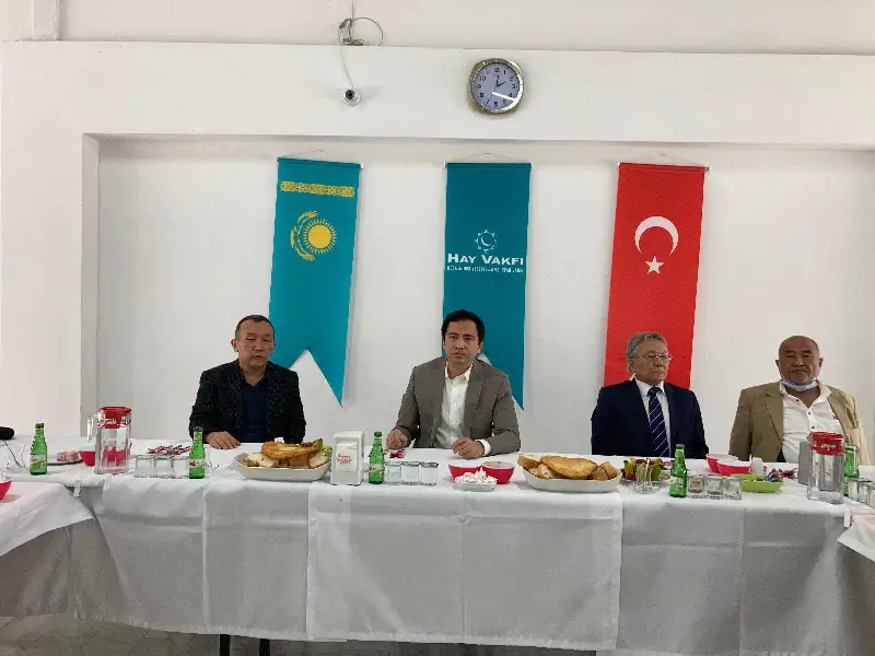 Túrkııa qazaqtary saıası qýǵyn-súrgin jáne asharshylyq qurbandaryn eske aldy