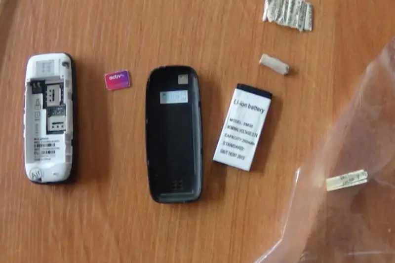 Телефон в прямой кишке пытался пронести осужденный в колонию Караганды