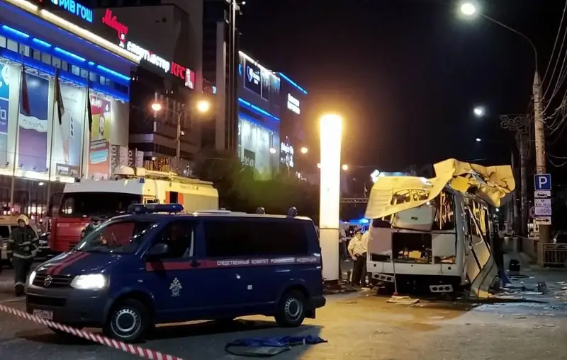 Взрыв в автобусе в Воронеже: 16 пострадавших, одна женщина скончалась