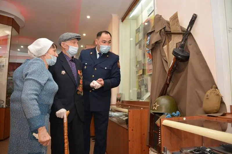 100-летний ветеран войны посетил музей полиции СКО