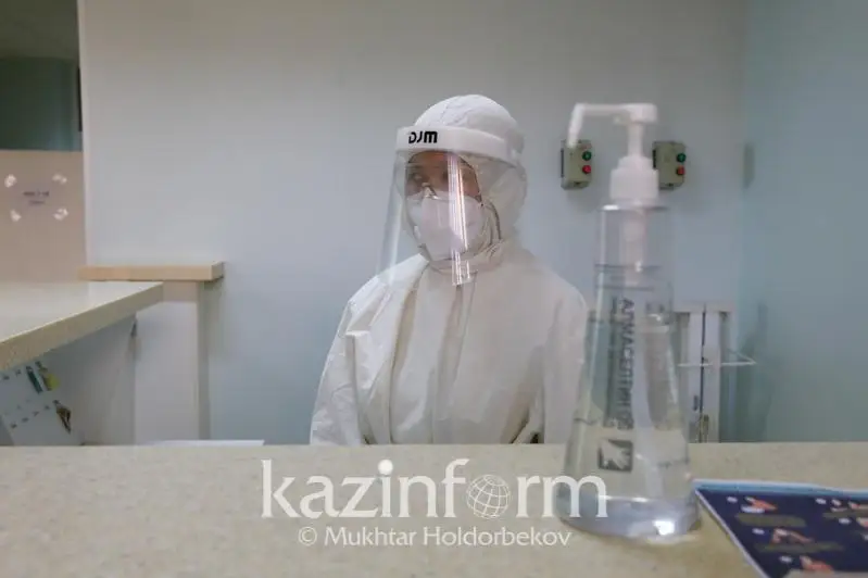 В Алматы рассказали, в каком возрасте и где чаще заражаются коронавирусом
