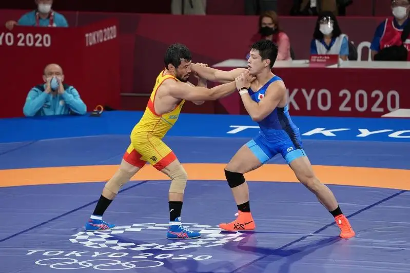 Казахстанский борец проиграл в 1/8 финала Олимпиады в Токио