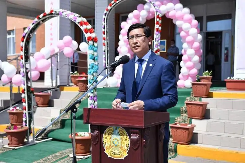 Министр образования и науки РК принял участие в торжественной линейке в Акмолинской области