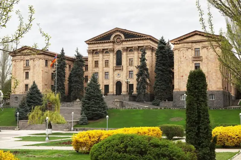 Armenııada áskerı jaǵdaı rejımi toqtatyldy