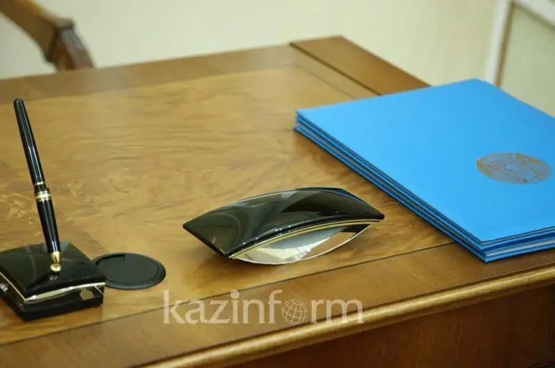 Májiliste «kóleńkeli» ekonomıkaǵa qarsy is-qımylǵa baǵyttalǵan qujat maquldandy