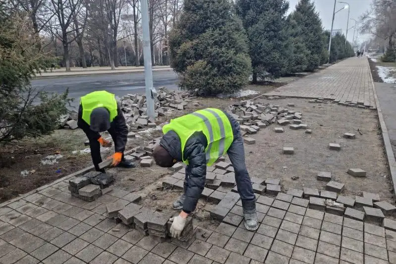Дорожную инфраструктуру восстанавливают в Алматы