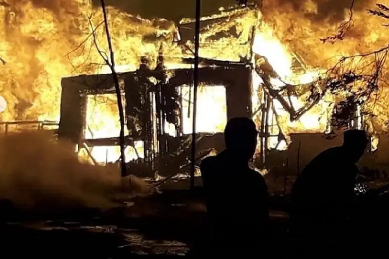 Двухэтажный дом загорелся в Капшагае