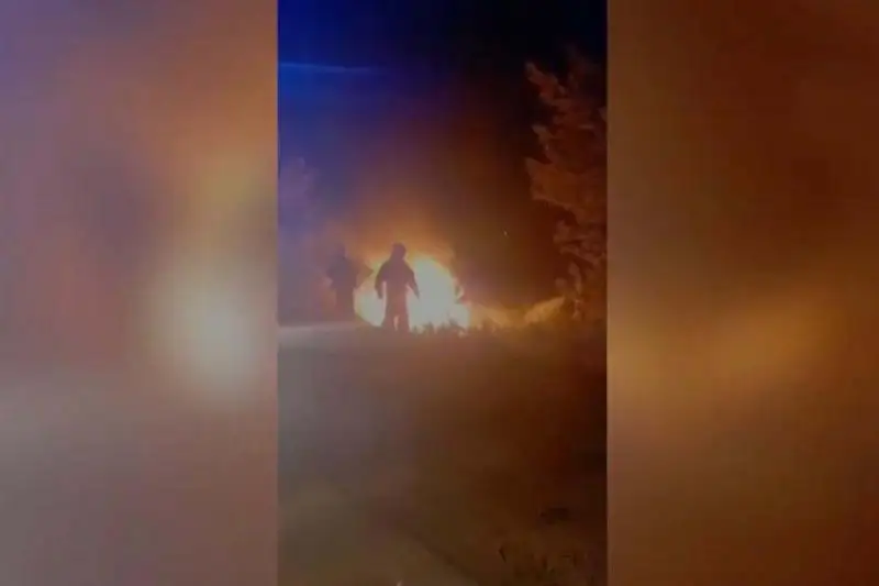 За секунду до взрыва: полицейские спасли попавших в ДТП жителей ЗКО