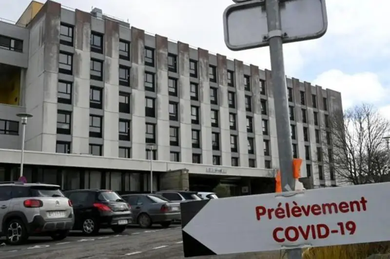 Frantsııada koronavırýstyń jańa shtamy anyqtaldy, AQSh-ta antıdeneleri bar sábı dúnıege keldi