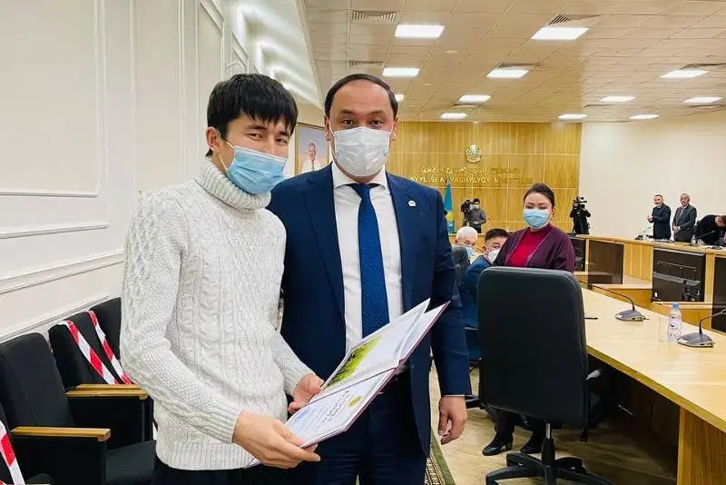 Құрмет Талапқазыға Ауыл шаруашылығы министрі  грамота табыстады