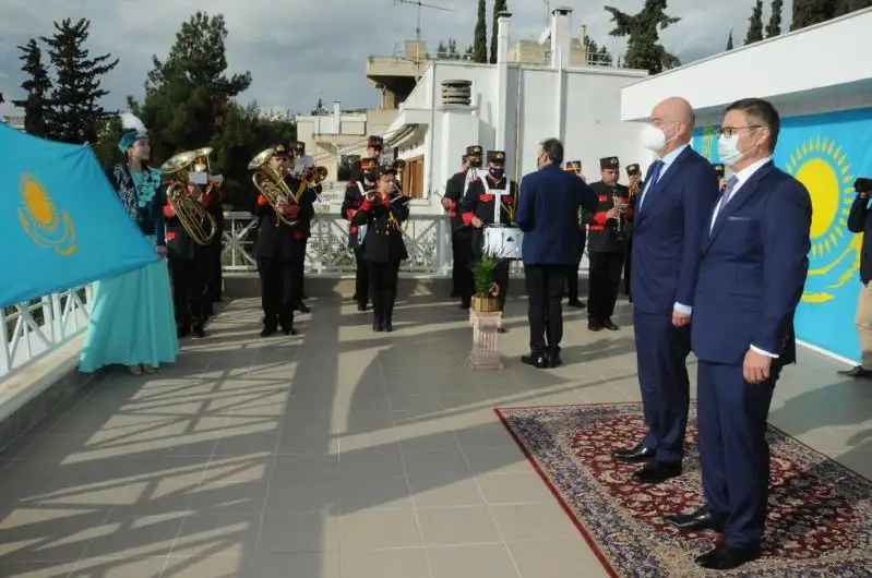 Afınada Qazaqstannyń Memlekettik týyn saltanatty kóterý rásimi ótti