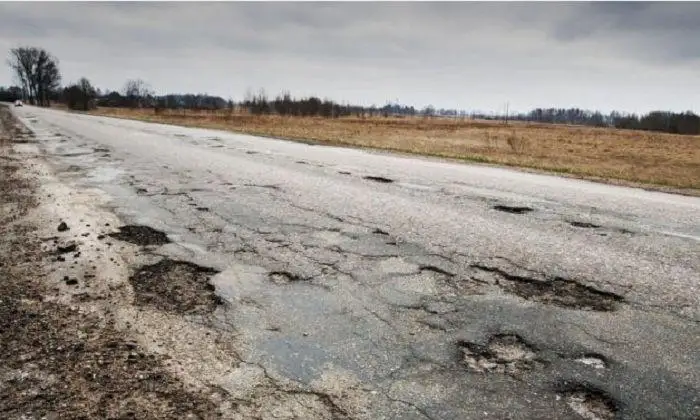 Около 700 дефектов на дорогах Жамбылской области выявили полицейские