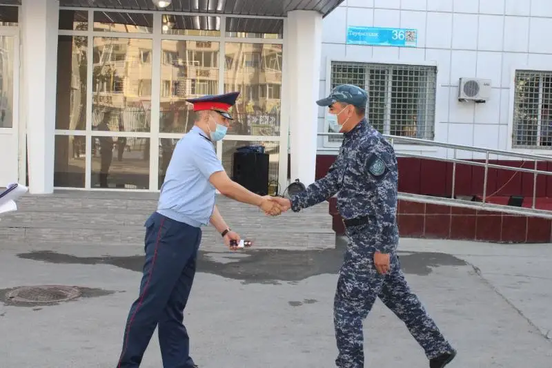 В день госсимволов полицейским Костаная вручили погоны