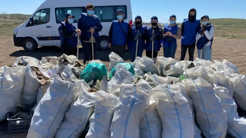 Eriktiler Sherýbaı, Nura ózenderiniń jaǵasyn qoqystan tazartty
