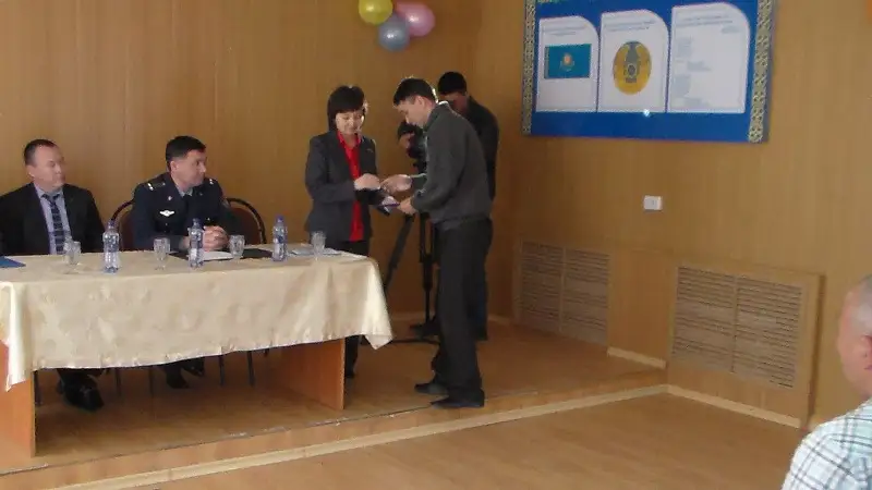 В Павлодарской области осужденных колонии-поселения трудоустраивают дорожными рабочими