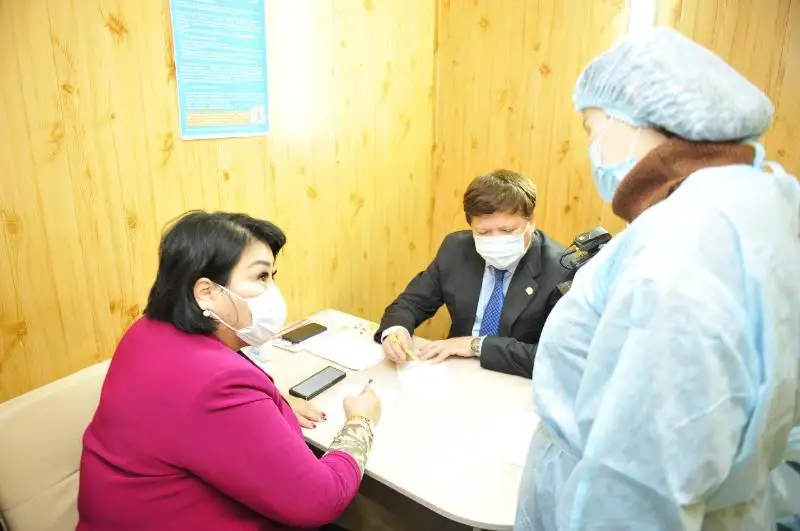 Ревакцинация против коронавируса стартовала в Атырауской области