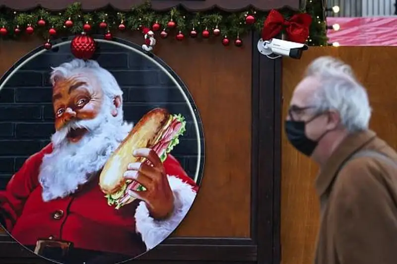 ВОЗ призывает праздновать Рождество в семейном кругу