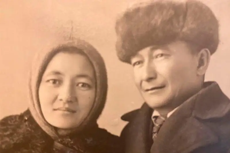 Редкие фотографии и документы Касыма Аманжолова пополнили национальный архивный фонд Казахстана