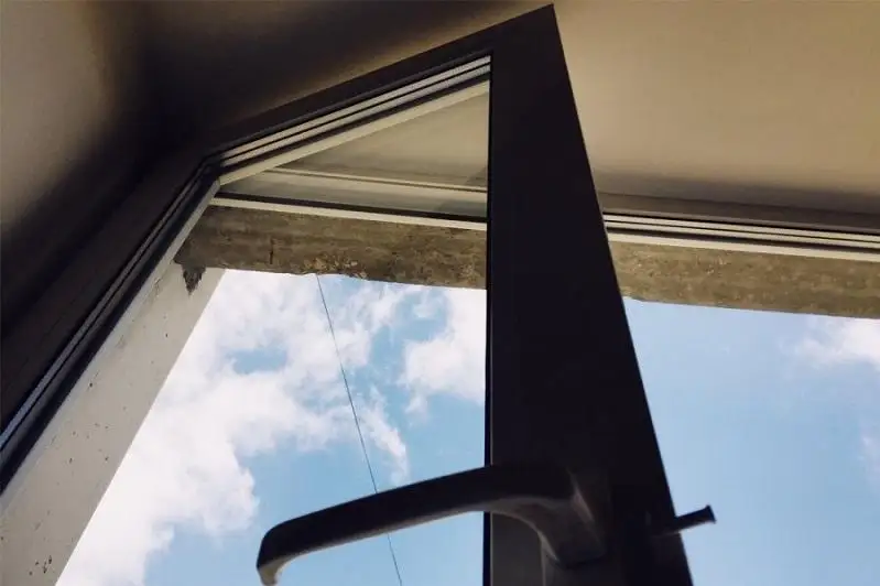 Пятилетний мальчик выпал из окна в Павлодаре