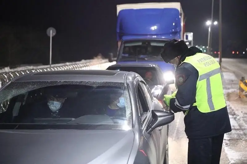Водителя автомобиля без госномеров задержали в Шымкенте