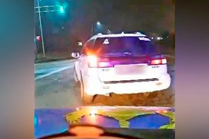 Rıdderde mas júrgizýshi polıtseılerden qashyp qutylmaq boldy