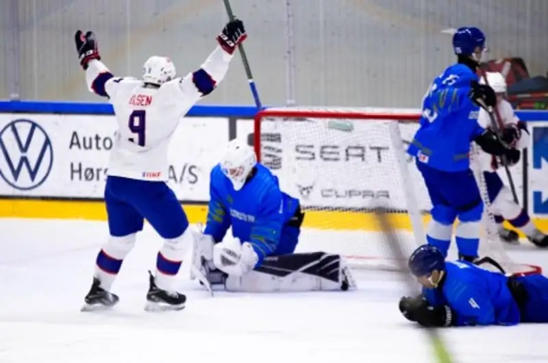 Казахстан проиграл во втором матче МЧМ по хоккею